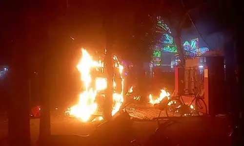 चुनाभटी बाजार में भीषण आग, बड़ी संख्या में दुकानें प्रभावित