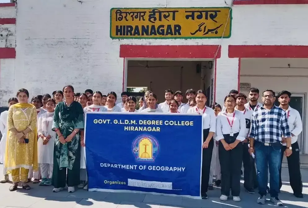 Kathua: जीडीसी हीरानगर के छात्रों ने किया स्टेशन का अध्ययन Kathua: जीडीसी हीरानगर के छात्रों ने किया स्टेशन का अध्ययन