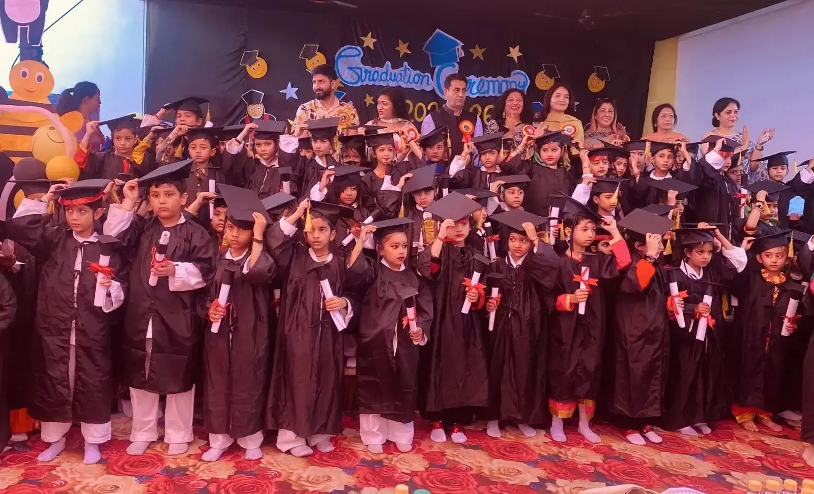 Kathua: नन्हे कदमों का जश्न, समारोह में उमड़ा उत्साह Kathua: नन्हे कदमों का जश्न, समारोह में उमड़ा उत्साह