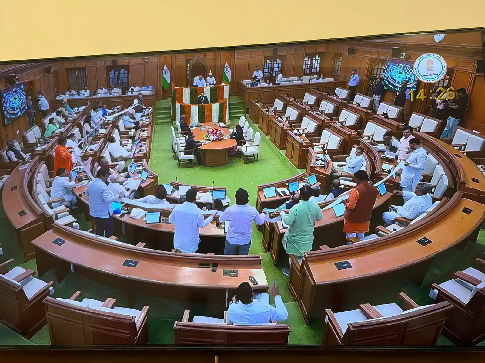 New Delhi: ‘शीश महल’ पर आरोप, सदन में खर्चों का खुलासा New Delhi: ‘शीश महल’ पर आरोप, सदन में खर्चों का खुलासा