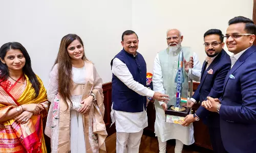 New Delhi: पीएम मोदी का सांसद परिवार से स्नेहपूर्ण मिलन