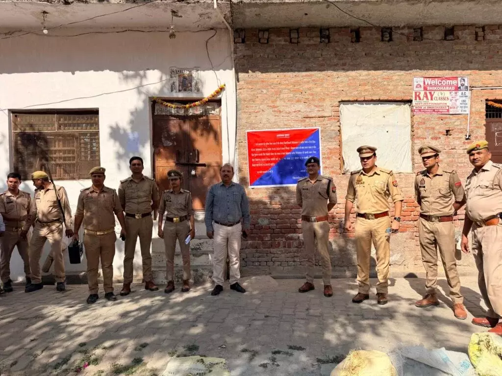 Firozabad: गैंगस्टर पर बड़ी कार्रवाई, संपत्ति पर शिकंजा Firozabad: गैंगस्टर पर बड़ी कार्रवाई, संपत्ति पर शिकंजा