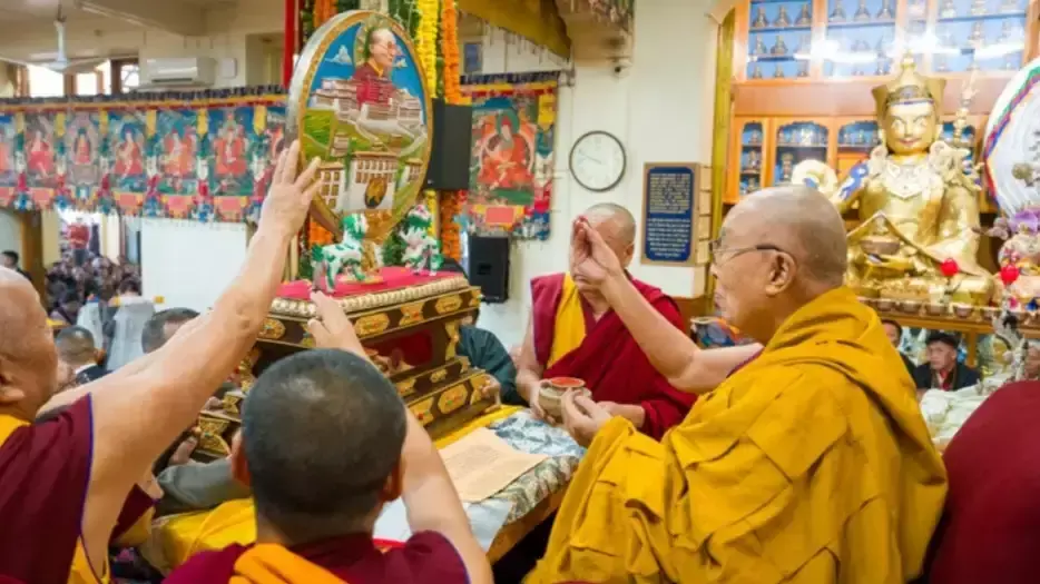 Dharamshala: प्रार्थना सभा में दलाई लामा के लिए की गई कामना Dharamshala: प्रार्थना सभा में दलाई लामा के लिए की गई कामना
