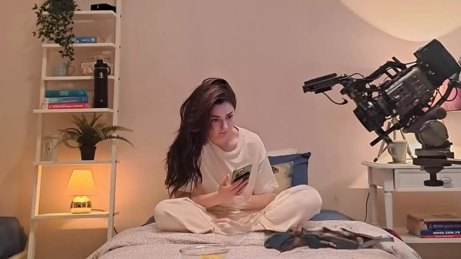 Hania Aamir ने हिट पाकिस्तानी ड्रामा सफर कुछ था को कहा अलविदा Hania Aamir ने हिट पाकिस्तानी ड्रामा सफर कुछ था को कहा अलविदा