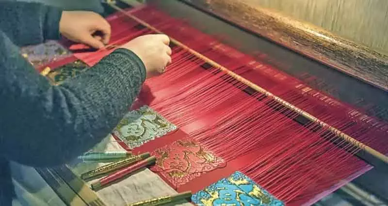 युद्ध से Kashmir के हस्तशिल्प निर्यात को भारी झटका युद्ध से Kashmir के हस्तशिल्प निर्यात को भारी झटका