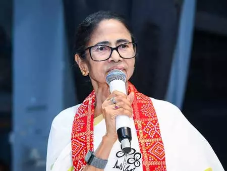 भवानीपुर में सुरजीत रॉय को रिटर्निंग ऑफिसर नियुक्त करने पर टीएमसी ने जताई आपत्ति, चुनाव आयोग से की शिकायत भवानीपुर में सुरजीत रॉय को रिटर्निंग ऑफिसर नियुक्त करने पर टीएमसी ने जताई आपत्ति, चुनाव आयोग से की शिकायत