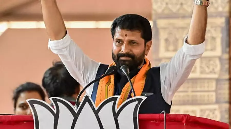MLCs ने कर्नाटक में चूना पत्थर खनन के लिए अडानी की कंपनी को मंज़ूरी दिए जाने पर सवाल उठाए MLCs ने कर्नाटक में चूना पत्थर खनन के लिए अडानी की कंपनी को मंज़ूरी दिए जाने पर सवाल उठाए