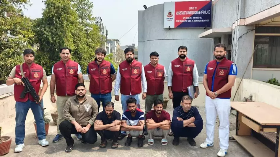 बड़े अंतरराष्ट्रीय हथियार तस्करी गिरोह का भंडाफोड़, 10 गिरफ्तार, अत्याधुनिक हथियार बरामद बड़े अंतरराष्ट्रीय हथियार तस्करी गिरोह का भंडाफोड़, 10 गिरफ्तार, अत्याधुनिक हथियार बरामद