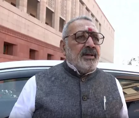 गिरिराज सिंह का असदुद्दीन ओवैसी पर तंज गिरिराज सिंह का असदुद्दीन ओवैसी पर तंज