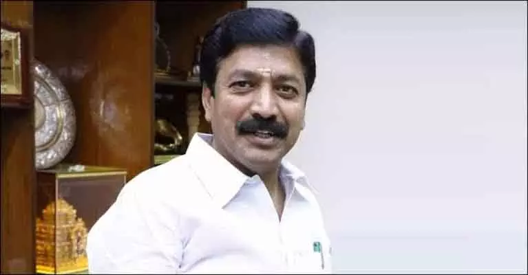 AIADMK नेताओं ने चुनावी रणनीति के तहत अपनी विधानसभा सीटें बदलीं AIADMK नेताओं ने चुनावी रणनीति के तहत अपनी विधानसभा सीटें बदलीं