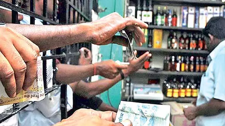 Tamil Nadu: चुनावी प्रलोभनों को रोकने के प्रयास में शराब बिक्री पर पाबंदी Tamil Nadu: चुनावी प्रलोभनों को रोकने के प्रयास में शराब बिक्री पर पाबंदी