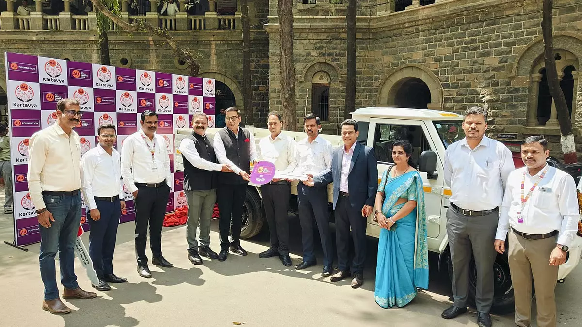 AU स्मॉल फाइनेंस बैंक ने वन्यजीव संघर्ष से निपटने के लिए वन विभाग को बचाव वाहन दान किया AU स्मॉल फाइनेंस बैंक ने वन्यजीव संघर्ष से निपटने के लिए वन विभाग को बचाव वाहन दान किया