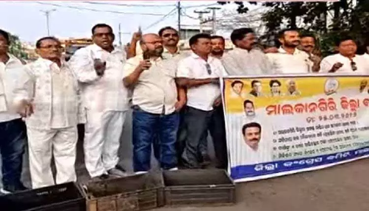 मालकानगिरी बंद: LPG की कमी और धान खरीद संकट को लेकर कांग्रेस ने ज़िला बंद किया मालकानगिरी बंद: LPG की कमी और धान खरीद संकट को लेकर कांग्रेस ने ज़िला बंद किया
