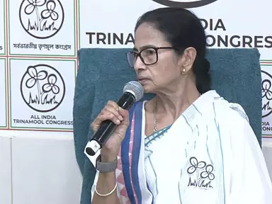 BJP सरकार के तहत लोकतंत्र को बाधित करने के प्रयास: ममता का आरोप BJP सरकार के तहत लोकतंत्र को बाधित करने के प्रयास: ममता का आरोप
