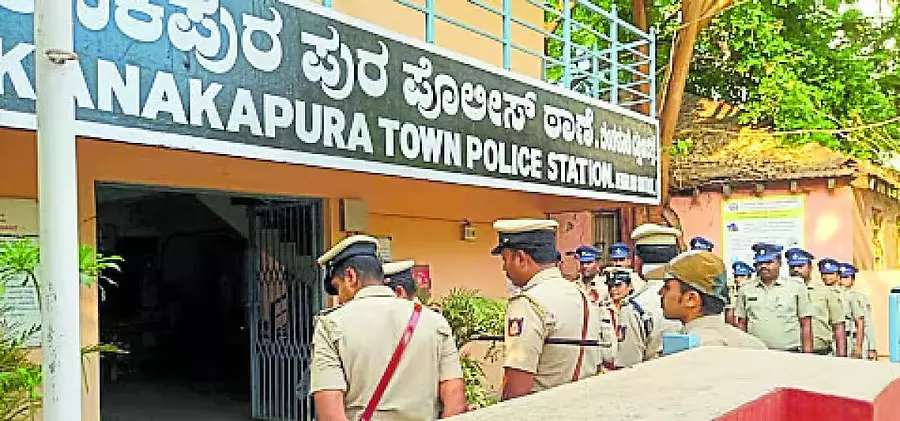 Karnataka : सेंट्रल ज़ोन के IGP ने पुलिस थानों का दौरा किया Karnataka : सेंट्रल ज़ोन के IGP ने पुलिस थानों का दौरा किया