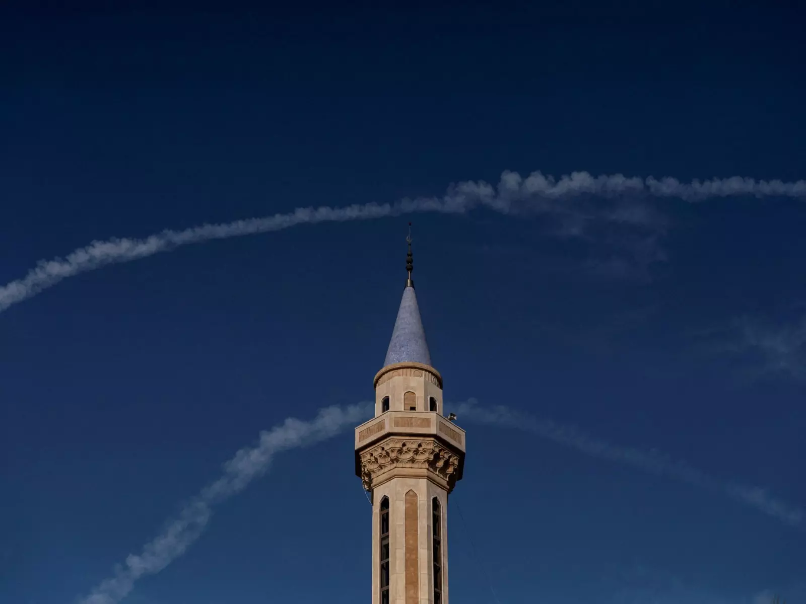 इज़राइल का कहना है कि ईरान द्वारा दागी गई मिसाइल Beirut में गिरी इज़राइल का कहना है कि ईरान द्वारा दागी गई मिसाइल Beirut में गिरी