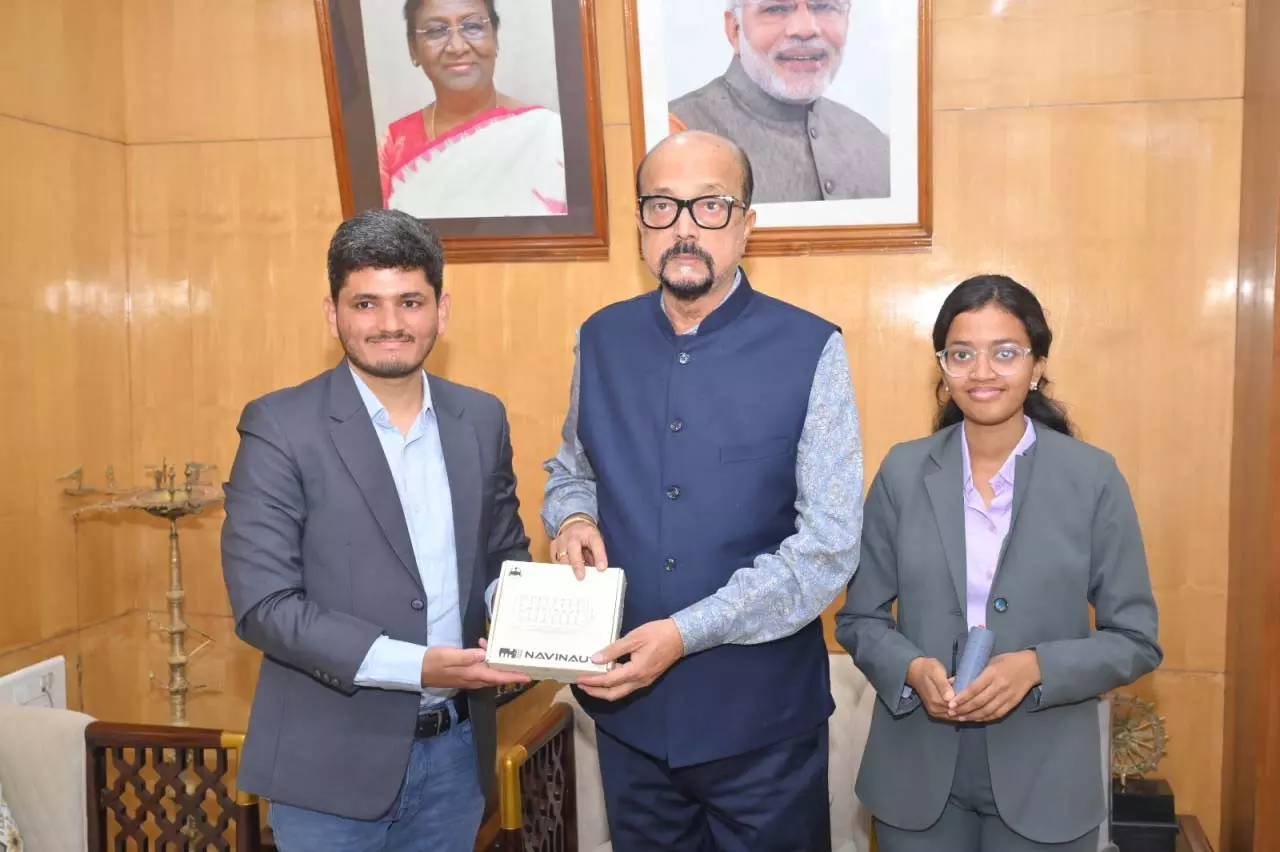 राज्यपाल डेका से यूनीसेफ के इमेजिन वेंचर के प्रथम भारतीय पुरस्कार विजेता ने की भेंट राज्यपाल डेका से यूनीसेफ के इमेजिन वेंचर के प्रथम भारतीय पुरस्कार विजेता ने की भेंट