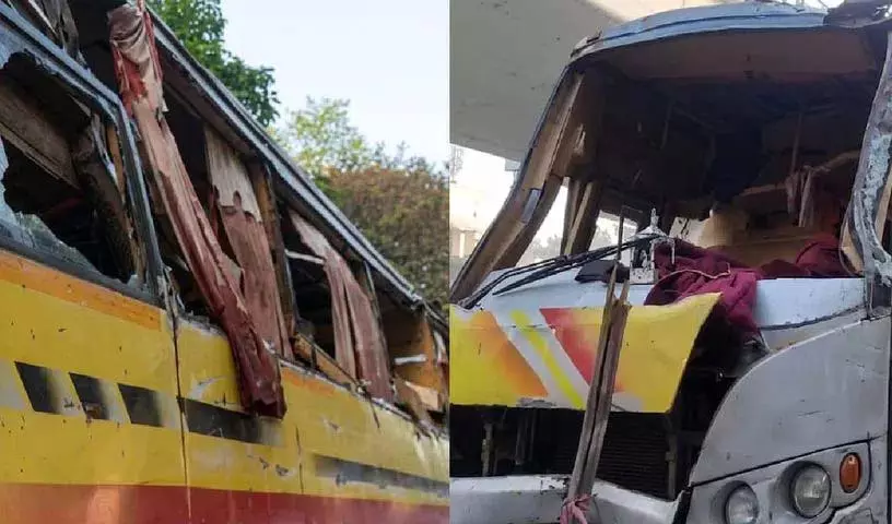 Delhi के करोल बाग में डबल डेकर बस पलटी, 2 की मौत, कई की हालत गंभीर Delhi के करोल बाग में डबल डेकर बस पलटी, 2 की मौत, कई की हालत गंभीर