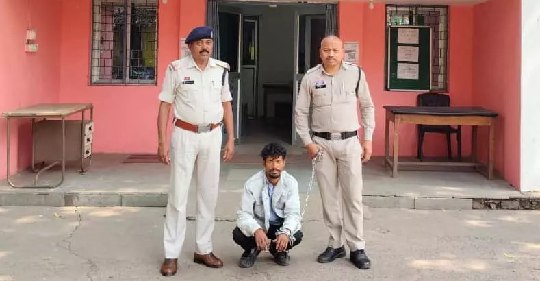 अवैध अफीम खेती मामले में पुलिस की बड़ी कार्रवाई, एक और फरार आरोपी गिरफ्तार अवैध अफीम खेती मामले में पुलिस की बड़ी कार्रवाई, एक और फरार आरोपी गिरफ्तार
