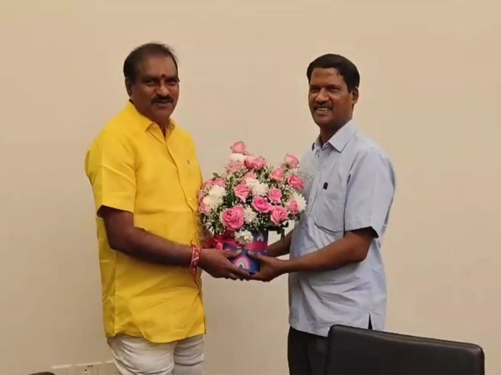 TDP मंत्री निम्मला राम नायडू ने जल शक्ति मंत्रालय के सचिव से मुलाकात की TDP मंत्री निम्मला राम नायडू ने जल शक्ति मंत्रालय के सचिव से मुलाकात की