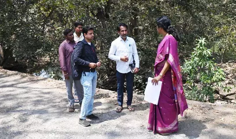 हम हाई-लेवल पुल के निर्माण के लिए कदम उठाएंगे: जिला कलेक्टर Harita हम हाई-लेवल पुल के निर्माण के लिए कदम उठाएंगे: जिला कलेक्टर Harita