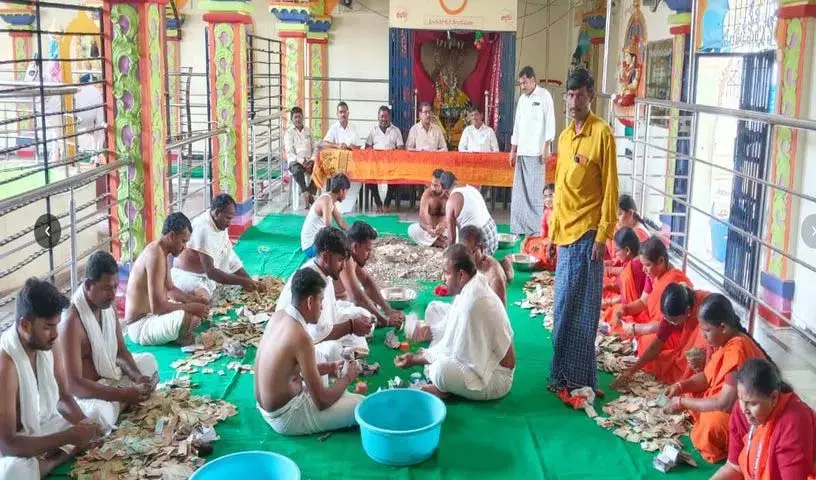 Sri Renuka Yellamma मंदिर ने 90 दिनों में 15.03 लाख रुपये का चंदा इकट्ठा किया Sri Renuka Yellamma मंदिर ने 90 दिनों में 15.03 लाख रुपये का चंदा इकट्ठा किया