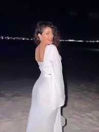 Pragya Jaiswal का ऑल-व्हाइट ग्लैम लुक Pragya Jaiswal का ऑल-व्हाइट ग्लैम लुक
