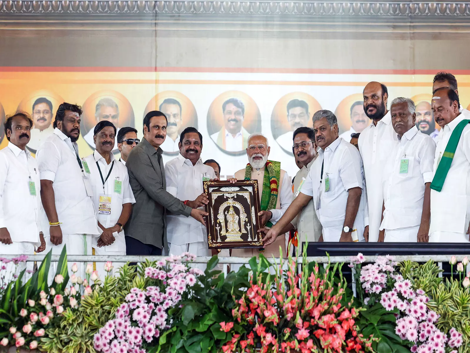 तमिलनाडु चुनाव: AIADMK 169 सीटों पर चुनाव लड़ेगी, NDA सहयोगियों के लिए 65 सीटों की लिस्ट जारी की तमिलनाडु चुनाव: AIADMK 169 सीटों पर चुनाव लड़ेगी, NDA सहयोगियों के लिए 65 सीटों की लिस्ट जारी की