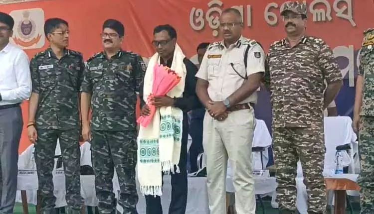 नक्सल-विरोधी लड़ाई का निर्णायक चरण, Sukru ने औपचारिक रूप से आत्मसमर्पण किया नक्सल-विरोधी लड़ाई का निर्णायक चरण, Sukru ने औपचारिक रूप से आत्मसमर्पण किया