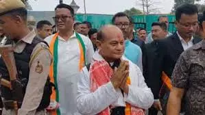 असम में BJP विधायक के नामांकन पर विवाद, एफिडेविट में गड़बड़ी का आरोप असम में BJP विधायक के नामांकन पर विवाद, एफिडेविट में गड़बड़ी का आरोप