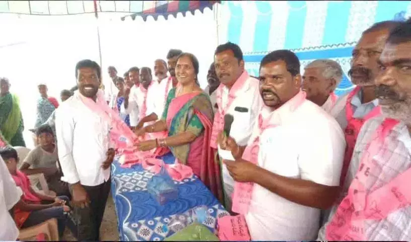 मैं हमेशा पार्टी कार्यकर्ताओं के साथ हूं: BRS नेता पद्मदेवेंद्र रेड्डी मैं हमेशा पार्टी कार्यकर्ताओं के साथ हूं: BRS नेता पद्मदेवेंद्र रेड्डी