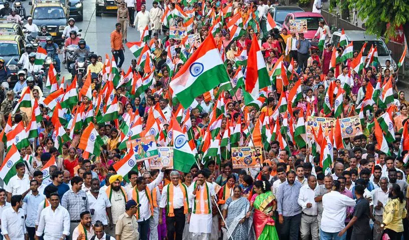 आकाशवाणी अब प्रसारित करेगा Vande Mataram का पूरा छह-स्टेंजा वर्शन आकाशवाणी अब प्रसारित करेगा Vande Mataram का पूरा छह-स्टेंजा वर्शन