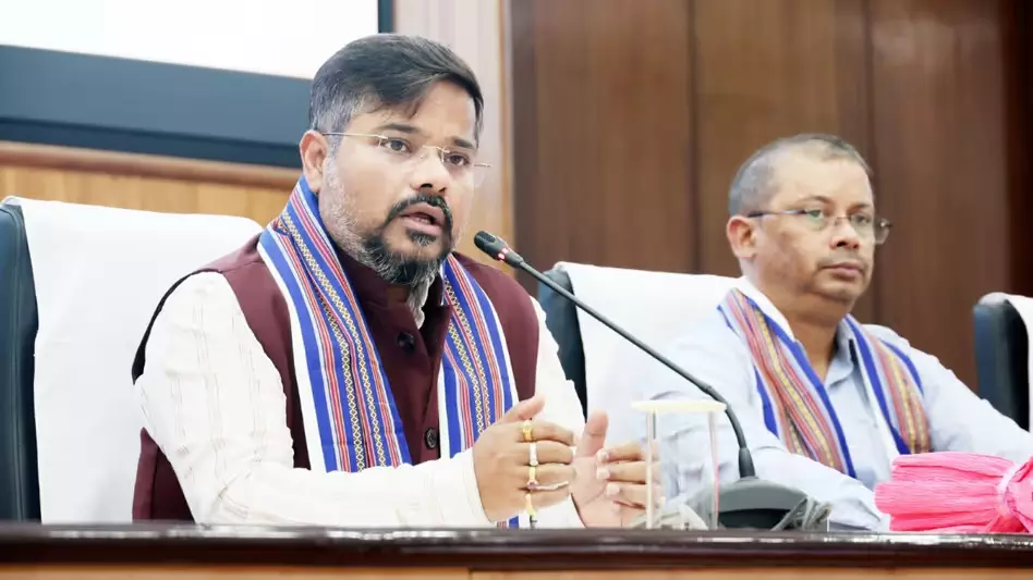 त्रिपुरा में पेट्रोल-डीज़ल और LPG सप्लाई पर सरकार का भरोसा त्रिपुरा में पेट्रोल-डीज़ल और LPG सप्लाई पर सरकार का भरोसा