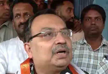 राम नवमी समारोह को लेकर टीएमसी और भाजपा के बीच जुबानी जंग राम नवमी समारोह को लेकर टीएमसी और भाजपा के बीच जुबानी जंग
