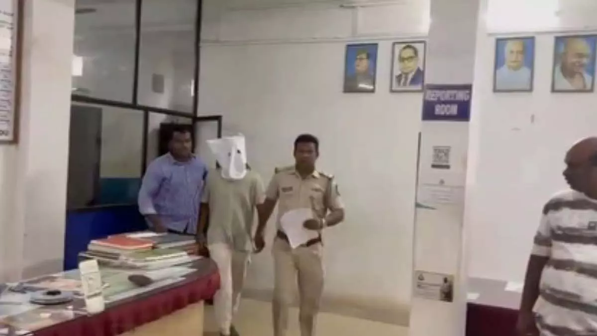 South Goa: 30 लड़कियों के शोषण के मामले में BJP पार्षद का बेटा गिरफ्तार South Goa: 30 लड़कियों के शोषण के मामले में BJP पार्षद का बेटा गिरफ्तार