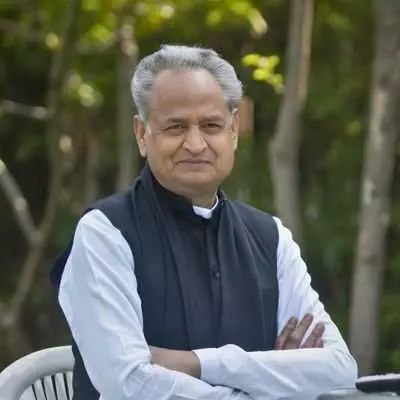 अशोक गहलोत ने महिला अस्पताल में आईपीडी टावर के निर्माण में देरी पर सवाल उठाया अशोक गहलोत ने महिला अस्पताल में आईपीडी टावर के निर्माण में देरी पर सवाल उठाया