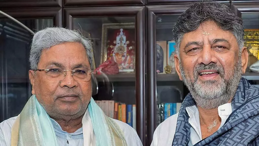 Karnataka govt ने रेवेन्यू की कमी के बीच कमेटियों की सैलरी पर करोड़ों खर्च किए Karnataka govt ने रेवेन्यू की कमी के बीच कमेटियों की सैलरी पर करोड़ों खर्च किए