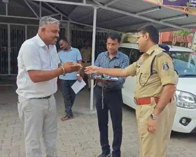 DCP मयंक गुर्जर ने वाहन मालिकों की शिकायतों का किया त्वरित निवारण DCP मयंक गुर्जर ने वाहन मालिकों की शिकायतों का किया त्वरित निवारण