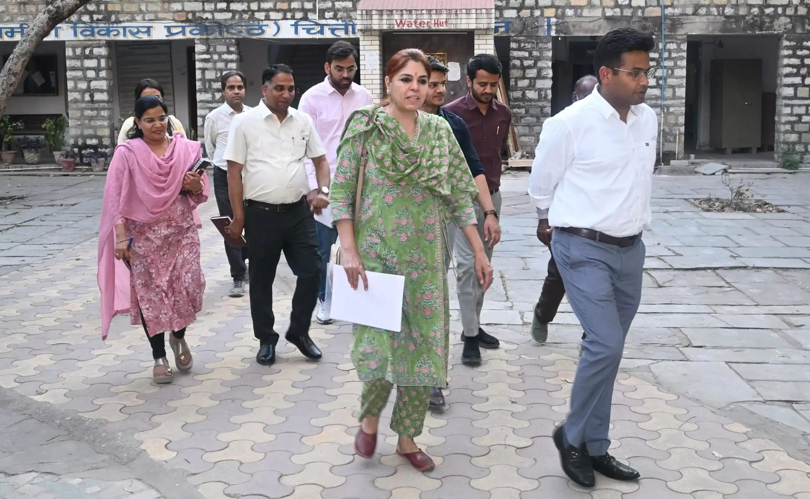 Chittorgarh: संभागीय आयुक्त ने कलक्ट्रेट में जांच की Chittorgarh: संभागीय आयुक्त ने कलक्ट्रेट में जांच की