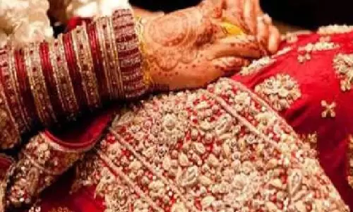 नवविवाहिता ससुराल से भागी, प्रेमी संग पहुंच गई थाने नवविवाहिता ससुराल से भागी, प्रेमी संग पहुंच गई थाने