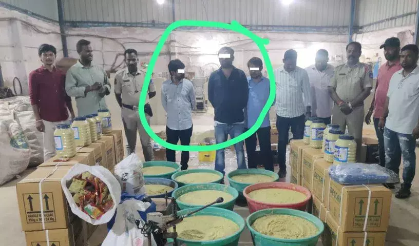 Hyderabad कमिश्नर की टास्क फोर्स ने राजेंद्रनगर में अदरक-लहसुन पेस्ट बनाने वाली यूनिट का भंडाफोड़ किया Hyderabad कमिश्नर की टास्क फोर्स ने राजेंद्रनगर में अदरक-लहसुन पेस्ट बनाने वाली यूनिट का भंडाफोड़ किया