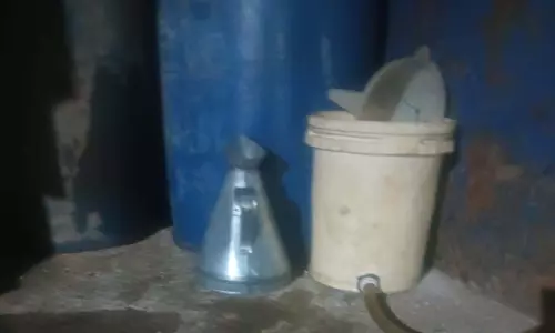 पेट्रोल पम्प के स्टोर रूम की तलाशी, 3100 लीटर डीजल जब्त