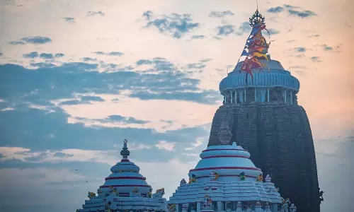 Puri : जगन्नाथ मंदिर के ऊपर ड्रोन उड़ाने के आरोप में पश्चिम बंगाल के दो टूरिस्ट पकड़े गए