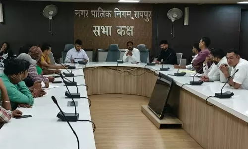 रायपुर : आंधी-तूफान में फटने वाले सभी फ्लेक्स को तुरंत हटाने के निर्देश