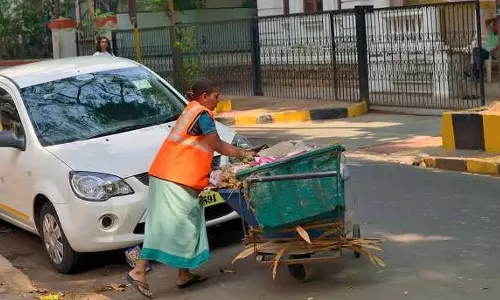 Bengaluru : BSWML ने कॉन्ट्रैक्टर्स को वेस्ट वर्कर्स के लिए सेफ्टी गियर पक्का करने का निर्देश दिया Bengaluru : BSWML ने कॉन्ट्रैक्टर्स को वेस्ट वर्कर्स के लिए सेफ्टी गियर पक्का करने का निर्देश दिया