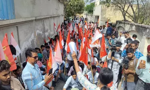 मांगों को लेकर छात्रों ने Punjab विधानसभा अध्यक्ष के आवास का घेराव किया