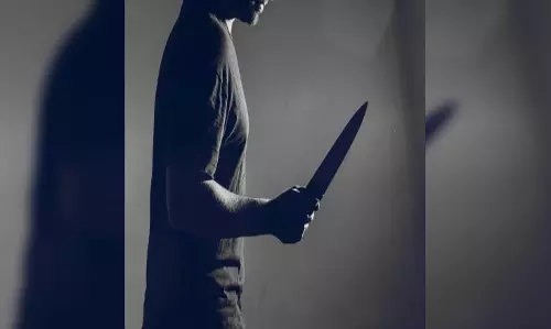 पैसे मांगने घर पहुंचा युवक, इनकार पर चाकू से महिला पर किया हमला, हालत गंभीर