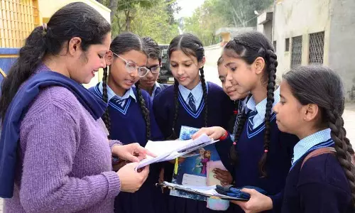शिक्षकों ने PSEB की दसवीं क्लास के सोशल साइंस के पेपर की ऑनस्क्रीन मार्किंग में गड़बड़ियों को बताया शिक्षकों ने PSEB की दसवीं क्लास के सोशल साइंस के पेपर की ऑनस्क्रीन मार्किंग में गड़बड़ियों को बताया