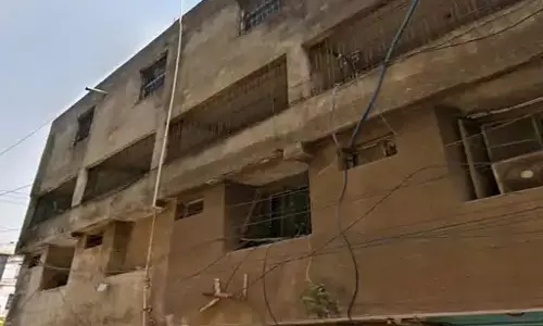 रायपुर के लक्ष्मी कमर्शियल और एसआरएस ट्रेडर्स में छापेमारी जारी रायपुर के लक्ष्मी कमर्शियल और एसआरएस ट्रेडर्स में छापेमारी जारी