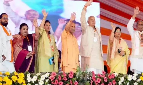 Lucknow: सीएम के हाथों नवरात्रि में लाभार्थियों को मिला सुविधाओं का लाभ
